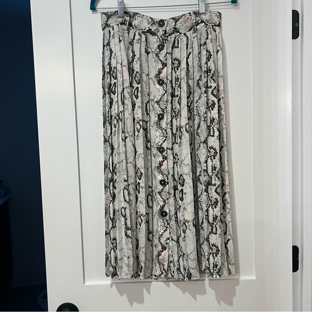 Laundry By Shelli Segal Black, White & Pink Snake Print Pleated Midi Skirt